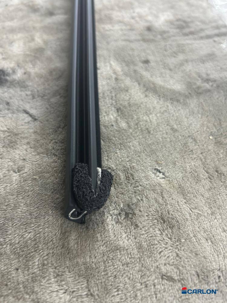 Schuimband zelfklevend 20mm 1,5m op rol - Afbeelding 2